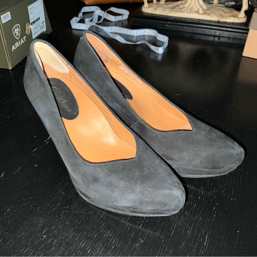 Earthies, Sexy Black Suede Platform Pumps
